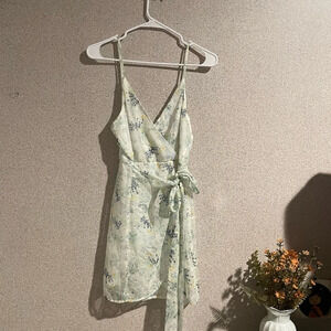 Altered state Bali white/‎ blue midi wrap dress